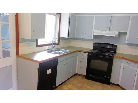 944 5th St, Lyons, OR 97358 photo 3