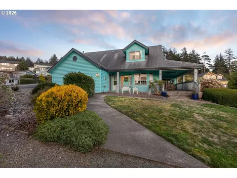 1330 SE 43rd St, Lincoln City, OR 97367