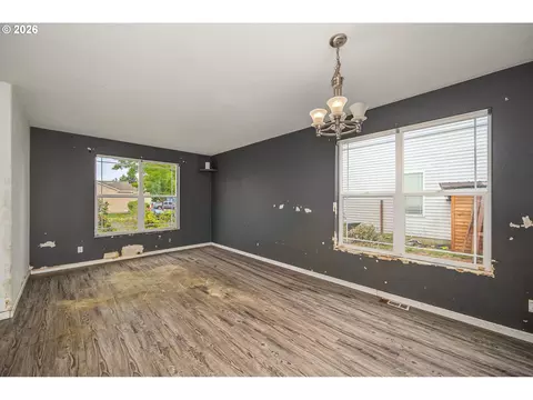 Living - 5508 Donohoe Ave, Eugene, OR 97402 photo 2 of 4