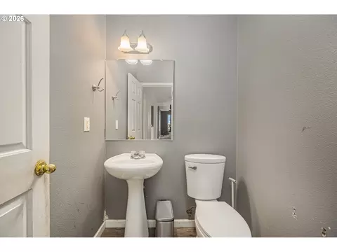 Bath - 5508 Donohoe Ave, Eugene, OR 97402 photo 1 of 3