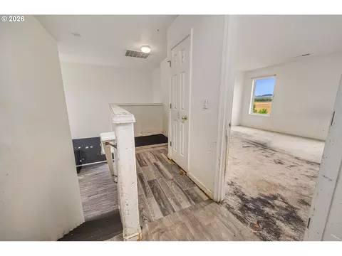 Entry Way - 5508 Donohoe Ave, Eugene, OR 97402 photo 1 of 1