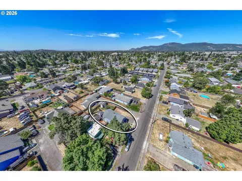 View/Area - 204 19th St, Springfield, OR 97477 photo 4 of 6