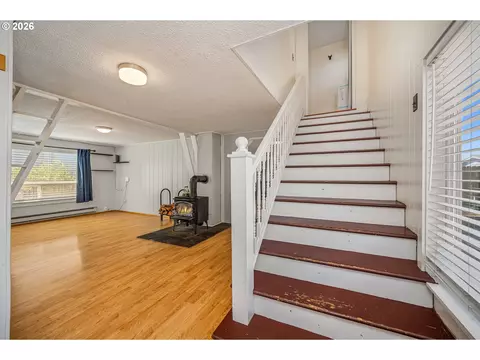 Other - 204 19th St, Springfield, OR 97477 photo 2 of 7