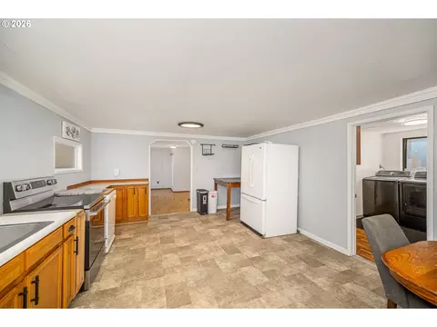 Kitchen - 204 19th St, Springfield, OR 97477 photo 4 of 4