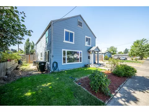 Exterior - 204 19th St, Springfield, OR 97477 photo 7 of 8