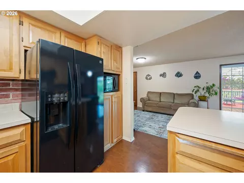 6952 C St, Springfield, OR 97478 photo 17