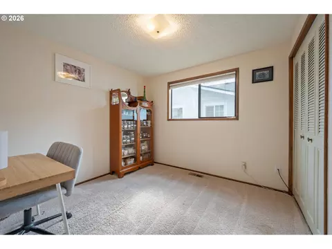 6952 C St, Springfield, OR 97478 photo 32