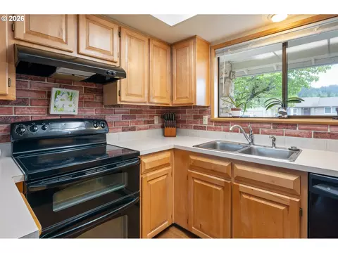 6952 C St, Springfield, OR 97478 photo 15