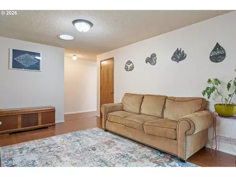 6952 C St, Springfield, OR 97478 photo 23