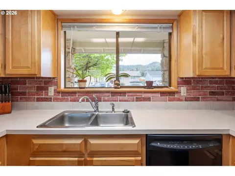 6952 C St, Springfield, OR 97478 photo 16