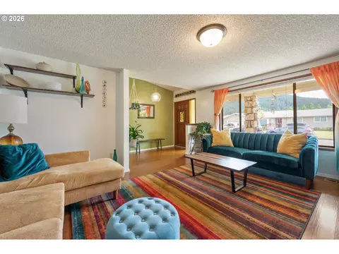 6952 C St, Springfield, OR 97478 photo 9
