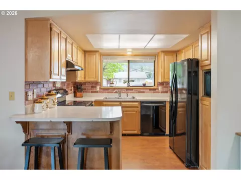 6952 C St, Springfield, OR 97478 photo 13