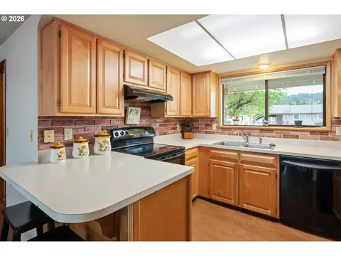6952 C St, Springfield, OR 97478 photo 14