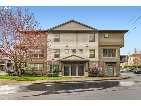 690 NE Roydon Ln, Beaverton, OR 97006