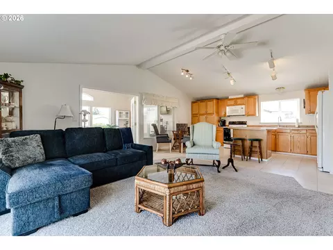 Living - 1816 Fountain Ct, Eugene, OR 97402 photo 1 of 3