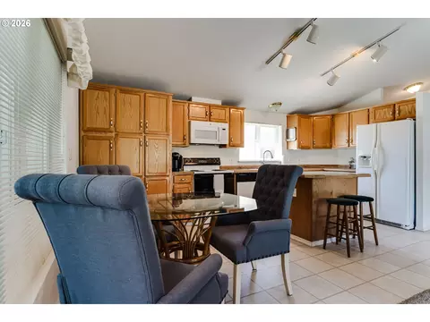 Kitchen - 1816 Fountain Ct, Eugene, OR 97402 photo 5 of 5