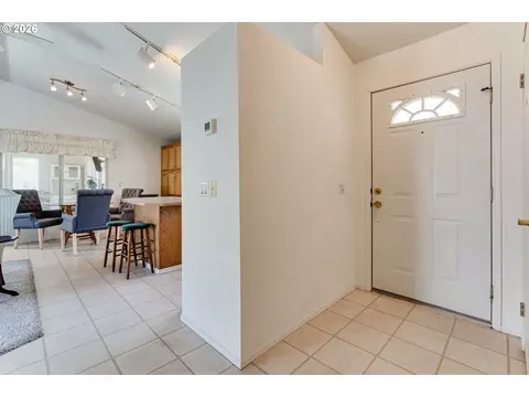 Entry Way - 1816 Fountain Ct, Eugene, OR 97402 photo 3 of 3