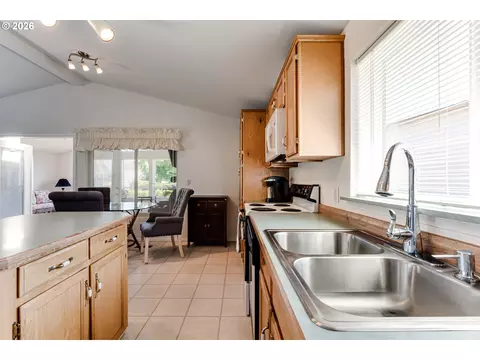Kitchen - 1816 Fountain Ct, Eugene, OR 97402 photo 3 of 5