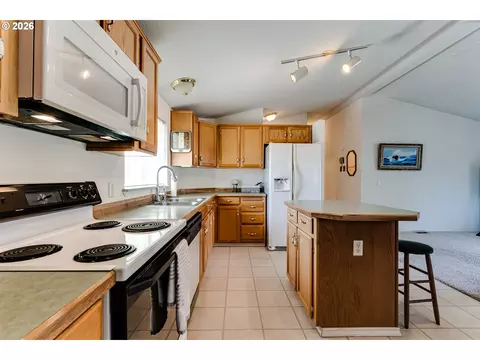 Kitchen - 1816 Fountain Ct, Eugene, OR 97402 photo 4 of 5