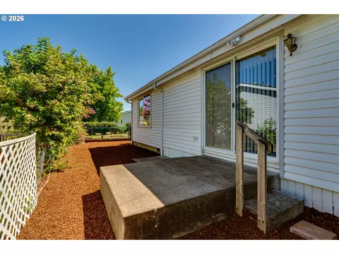 Exterior - 1816 Fountain Ct, Eugene, OR 97402 photo 9 of 10