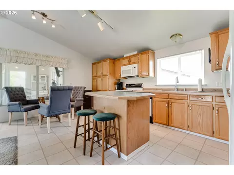 Kitchen - 1816 Fountain Ct, Eugene, OR 97402 photo 1 of 5
