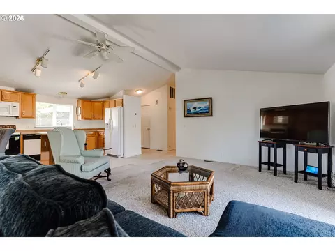 Living - 1816 Fountain Ct, Eugene, OR 97402 photo 2 of 3