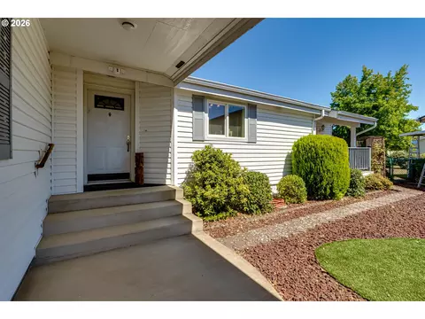 Exterior - 1816 Fountain Ct, Eugene, OR 97402 photo 2 of 10