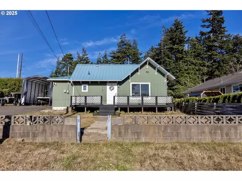 2185 Jackson St, North Bend, OR 97459