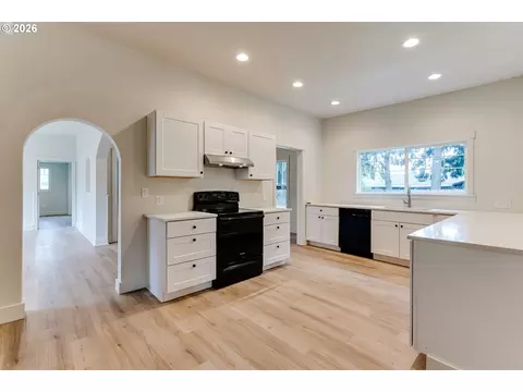 Kitchen - 3335 River Rd, Eugene, OR 97404 photo 3 of 3
