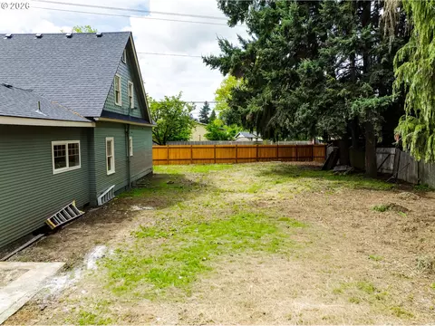 Exterior - 3335 River Rd, Eugene, OR 97404 photo 4 of 4