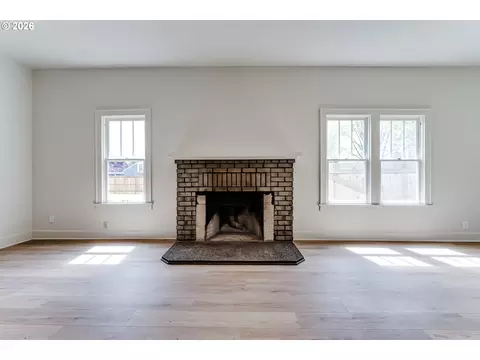 Living - 3335 River Rd, Eugene, OR 97404 photo 2 of 8
