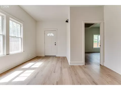 Living - 3335 River Rd, Eugene, OR 97404 photo 4 of 8