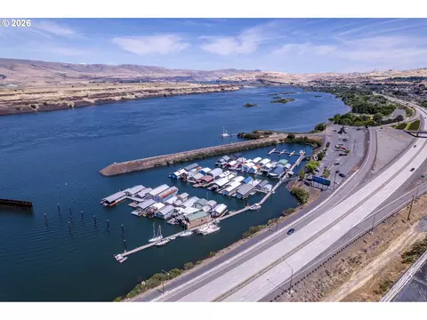 101 N Boat Basin Rd #B 16, The Dalles, OR 97058