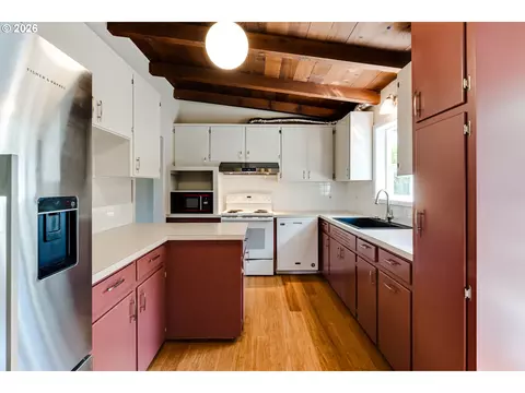 Kitchen - 3046 Bailey Ln, Eugene, OR 97401 photo 1 of 5