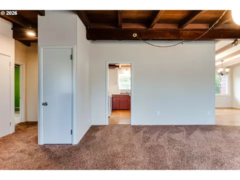 Living - 3046 Bailey Ln, Eugene, OR 97401 photo 5 of 10
