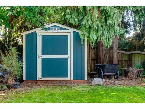 Exterior - 3046 Bailey Ln, Eugene, OR 97401 photo 5 of 6