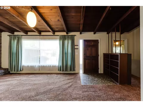 Living - 3046 Bailey Ln, Eugene, OR 97401 photo 1 of 10