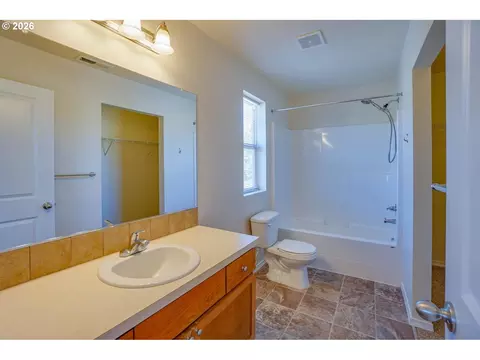 Bath - 3355 NW 47th Dr, Camas, WA 98607 photo 4 of 5