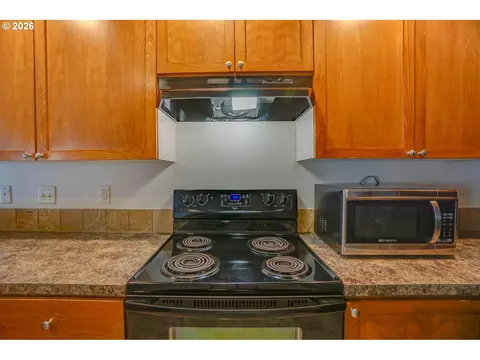 Kitchen - 3355 NW 47th Dr, Camas, WA 98607 photo 4 of 5