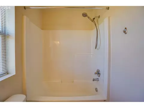 Bath - 3355 NW 47th Dr, Camas, WA 98607 photo 5 of 5