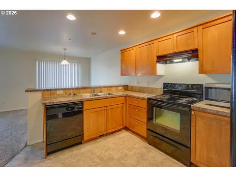 Kitchen - 3355 NW 47th Dr, Camas, WA 98607 photo 1 of 5