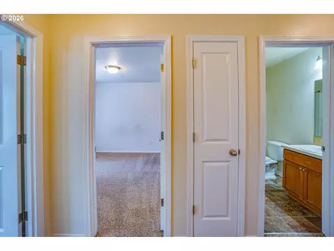 Entry Way - 3355 NW 47th Dr, Camas, WA 98607 photo 5 of 6