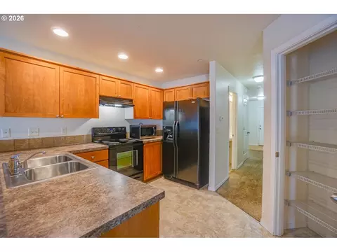Kitchen - 3355 NW 47th Dr, Camas, WA 98607 photo 2 of 5