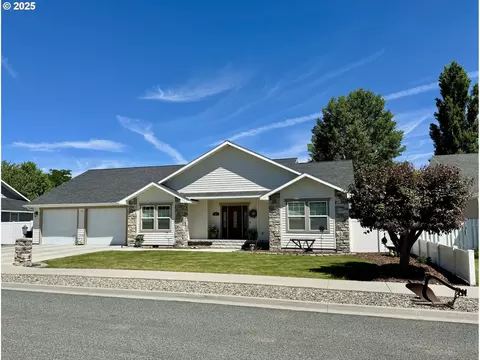 900 G St, Baker City, OR 97814