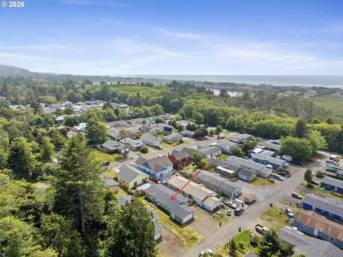 1041 NE 14th Ave, Rockaway Beach, OR 97136