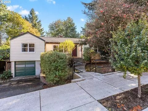 9032 SW Capitol Hwy, Portland, OR 97219