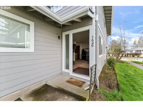 1649 NE Kane Dr, Gresham, OR 97030 photo 1