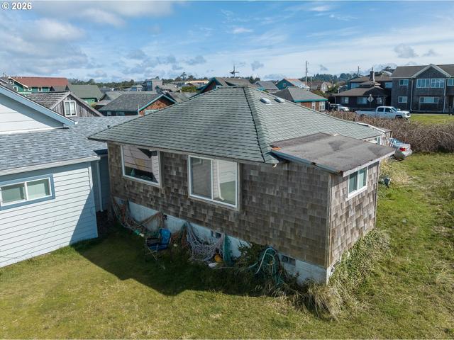 35 NW Dolphin St, Newport, OR 97365
