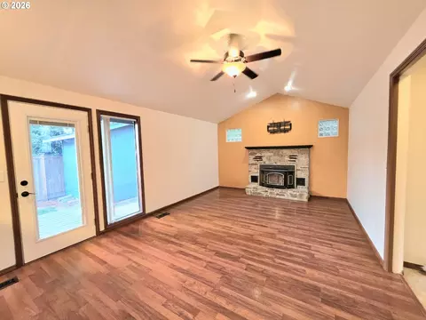 Living - 2916 Elysium Ave, Eugene, OR 97401 photo 6 of 8