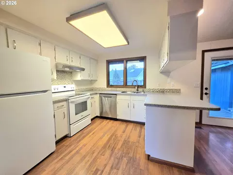 Kitchen - 2916 Elysium Ave, Eugene, OR 97401 photo 1 of 3